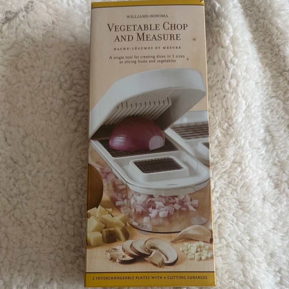 Williams Sonoma White Vegetable Chopper